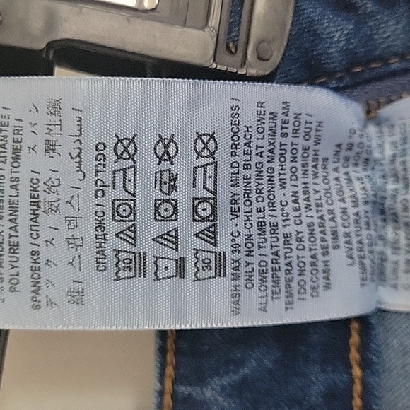 NWT GUESS Jean skirt - Picture 7 of 9